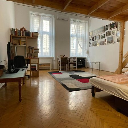 Andrassy Adventures Apartment Budapest Bagian luar foto