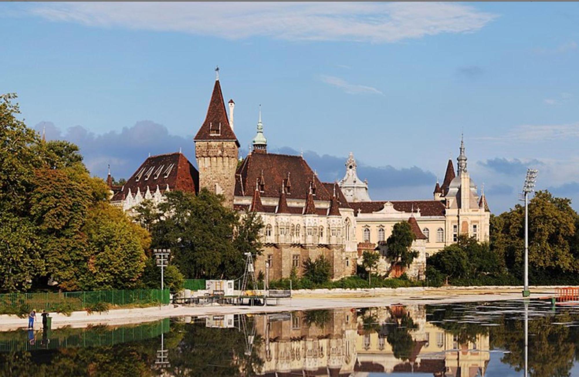 Andrassy Adventures Apartment Budapest Bagian luar foto