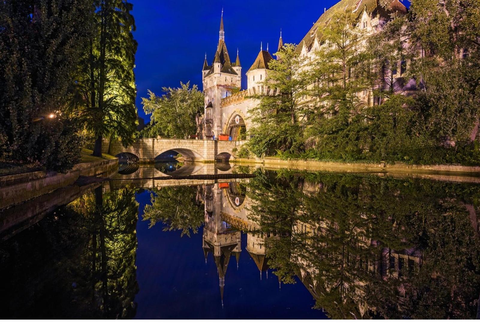 Andrassy Adventures Apartment Budapest Bagian luar foto